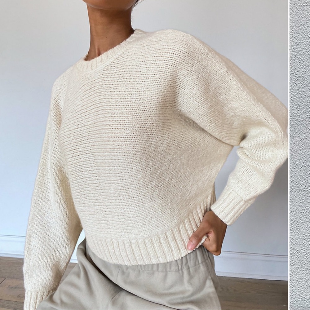 Aritzia 100% Alpaca Day Off Sweater